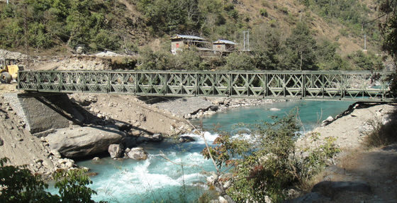 Duurzame Stalen Truss Brug met Overspanning van 6 tot 60 Meter Ontworpen Belasting HL93 Voorzien van Stalen of Houten Dek en Prefabricage Constructiemethoden