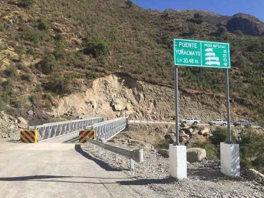 Geprefabriceerde stalen vakwerkbrug met overspanning van 6 tot 60 meter Ontworpen belasting HL93 Met opties voor stalen of houten dek voor duurzame constructie